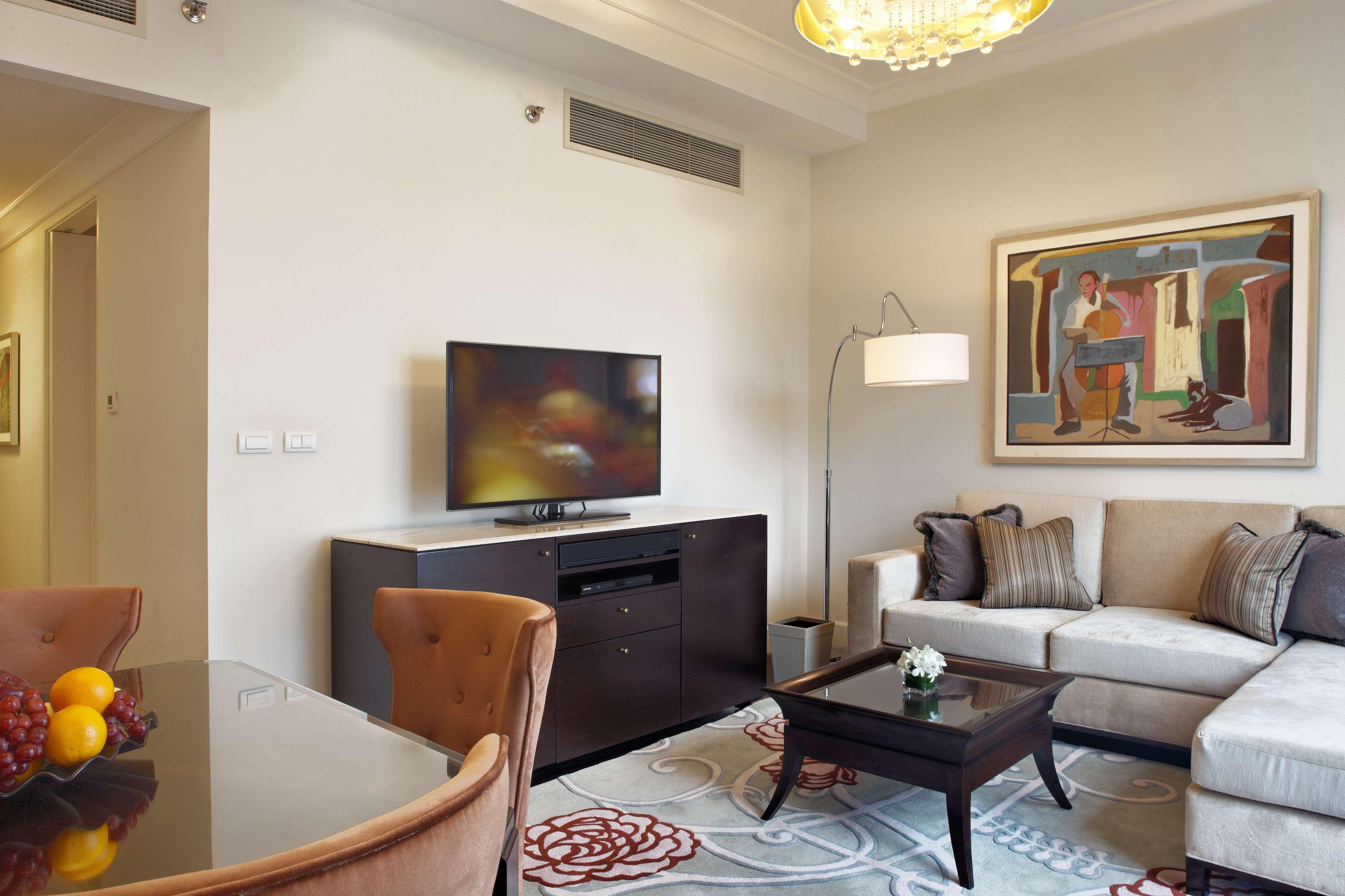 Raffles Makati Hotel Makati City Bagian luar foto