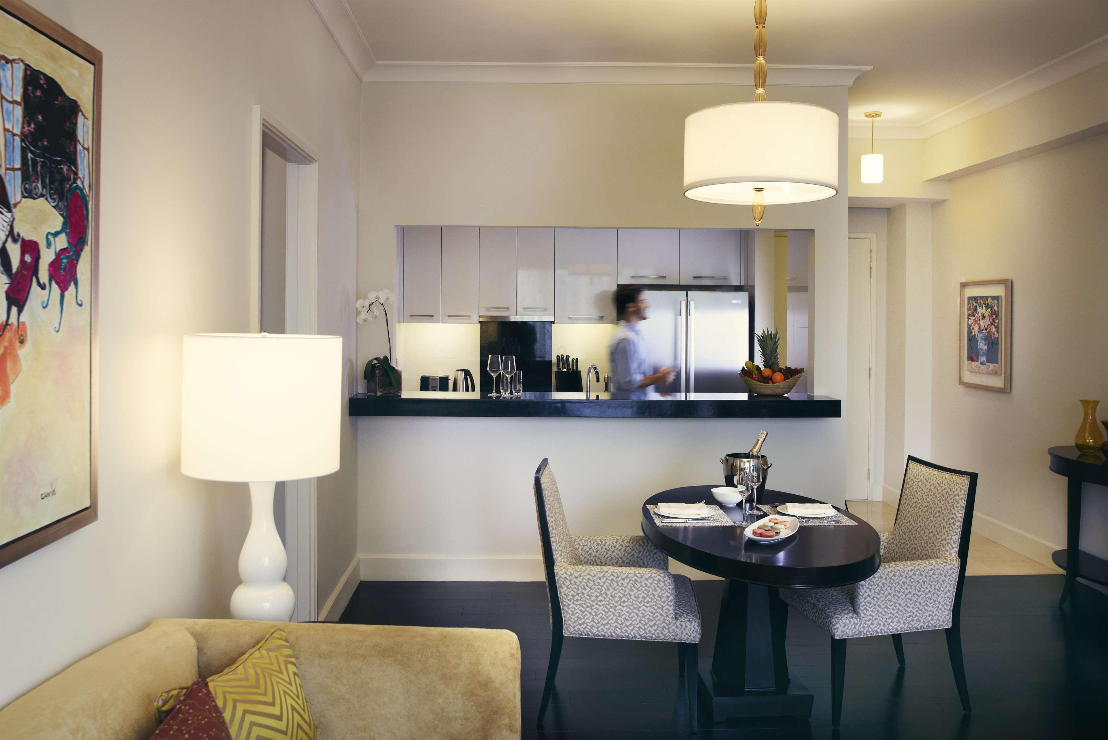 Raffles Makati Hotel Makati City Bagian luar foto